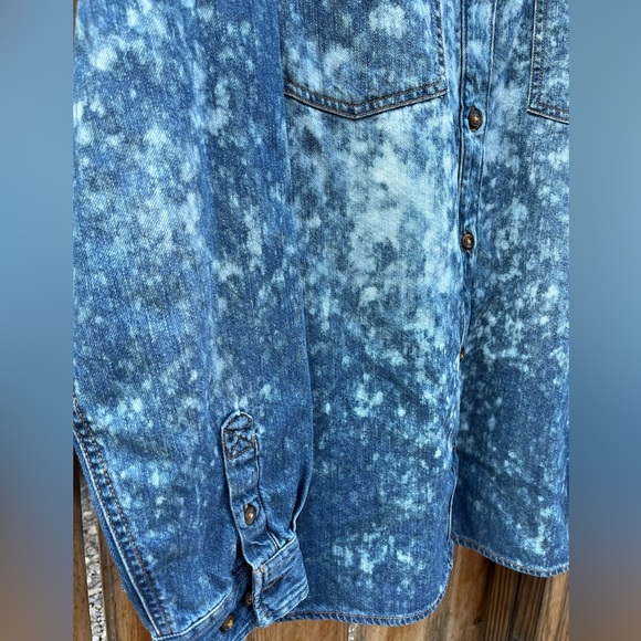 Carhartt Denim Acid Wash Shacket - Picture 8 of 9